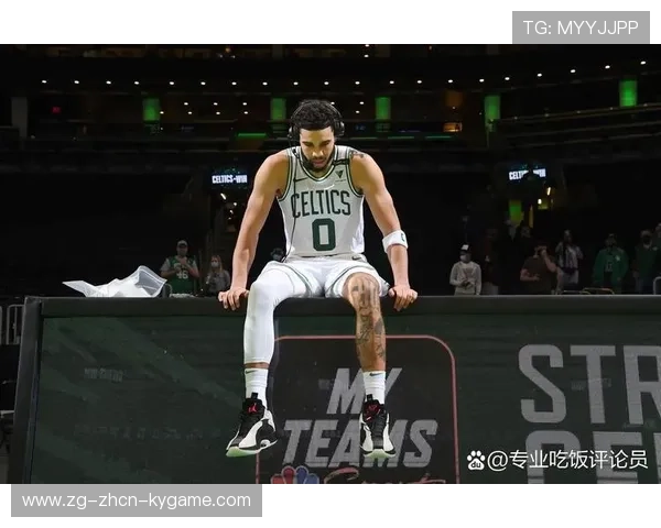 凯尔特人塔图姆抢断反击顺势暴扣——速度与决心在篮筐前的瞬间